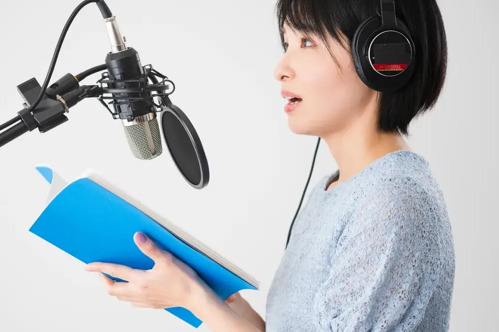 声優の年収は工夫次第でアップできる