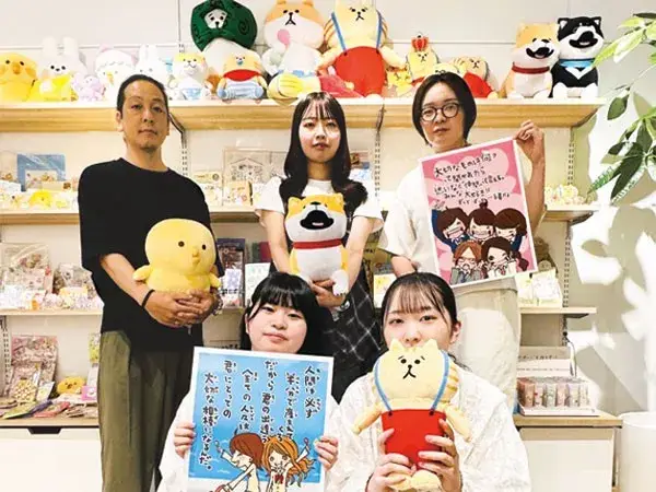 社内デザイナーや企画担当とチームで動きながら一緒に形にしていきます