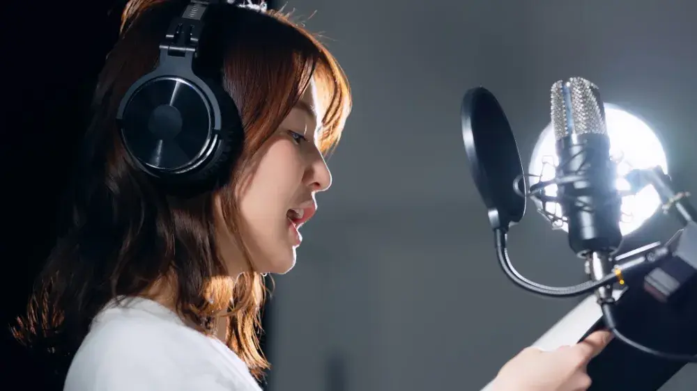 声優は副業でできる？取り組める仕事の例や注意点、成功させるコツとは